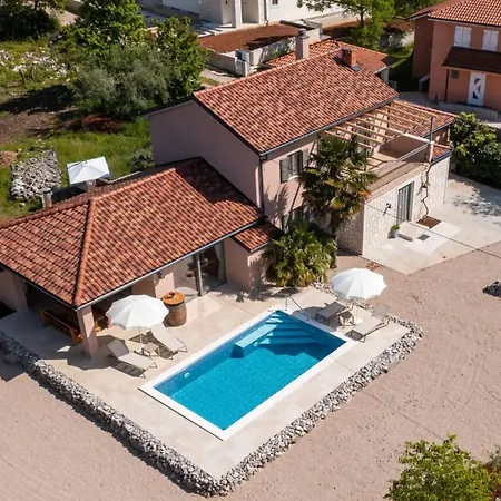بيت للعطل Ulika With Pool - Three Bedroom With Pool مالينسكا