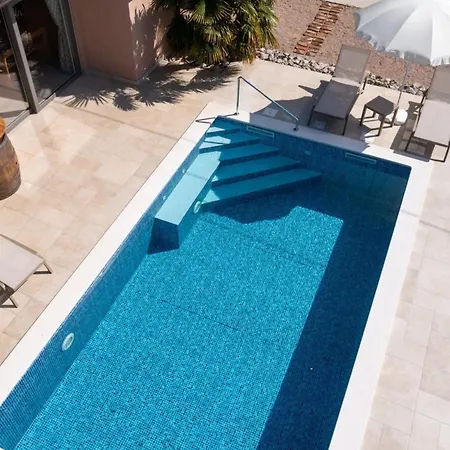 Ulika With Pool - Three Bedroom With Pool بيت للعطل مالينسكا
